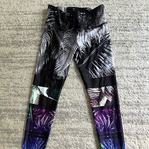 Like new Noli Palm print yoga pants